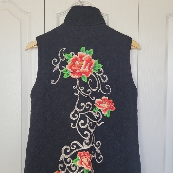 Embroidered Button Front Vest - Picture 2 of 9